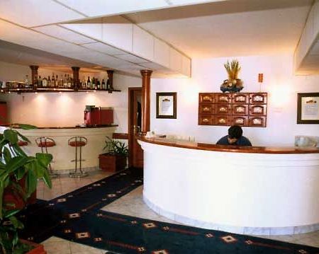 Brams Es Hotel Skopje Bagian luar foto
