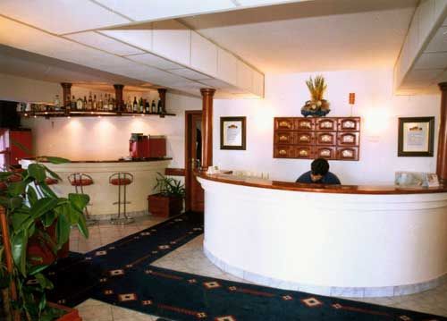 Brams Es Hotel Skopje Bagian luar foto
